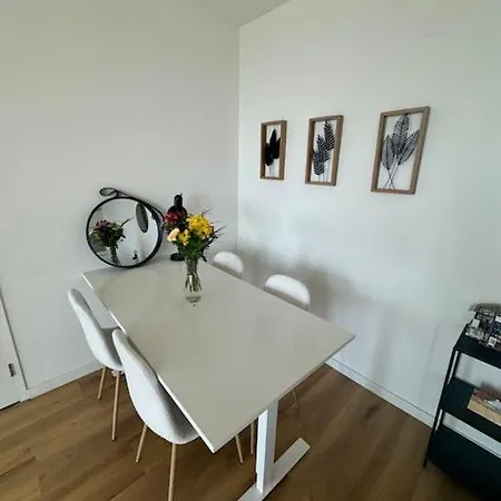 The Crown In Apartment