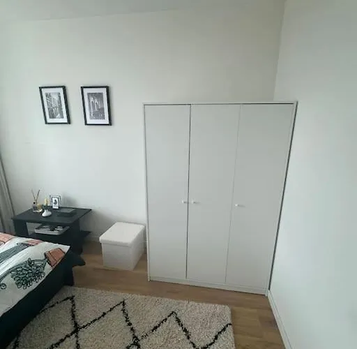 The Crown In La Haye