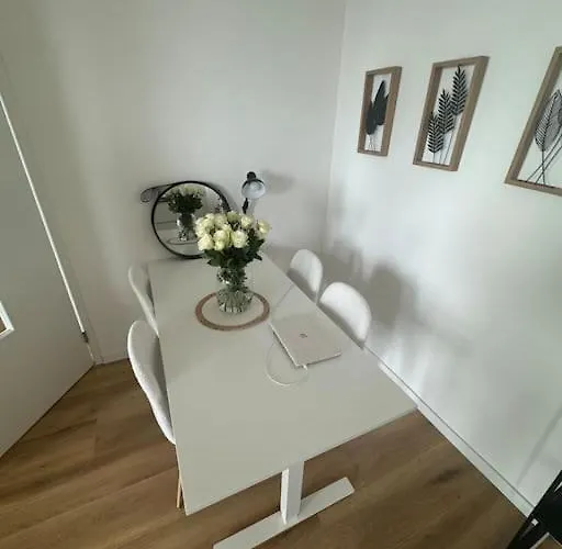 The Crown In Apartment Den Haag