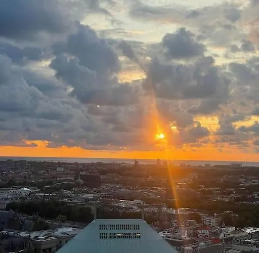 The Crown In Apartment *