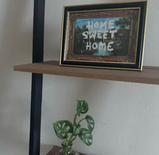 The Crown In Apartment Den Haag