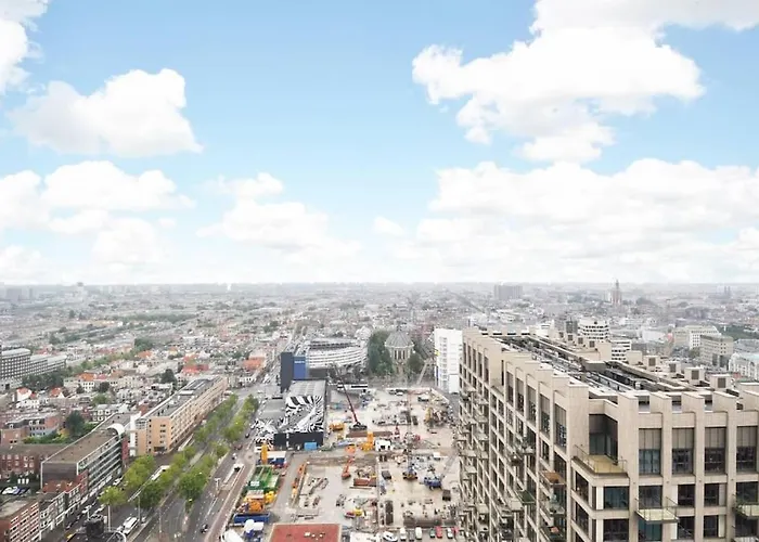 The Crown In Apartment *